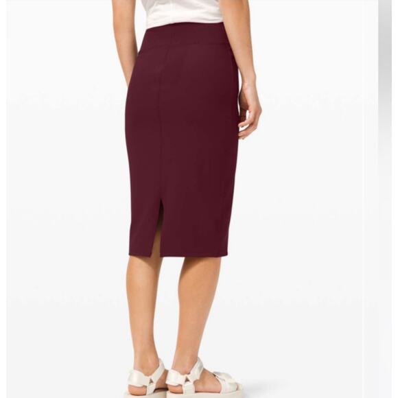 Lululemon “A New Route Skirt” Size 8 in Cassis Color EUC - Picture 6 of 10